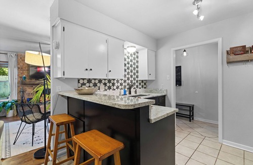 Wooten House | Woodstone Casita~Lush backyard~Central location