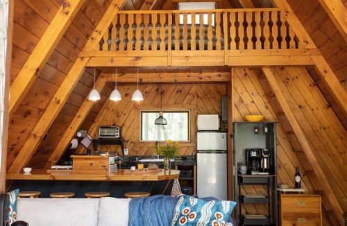Jay Cabin | Woodsy A Frame w Hot tub and barrel sauna