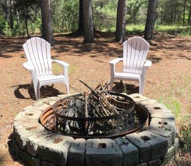 Kingsley House | Woodsy and Private- Rustic Cabin