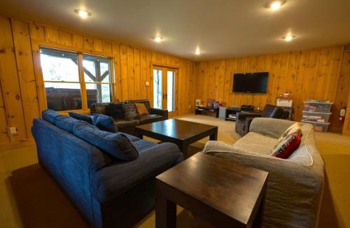 Lac-Superieur Ski Chalet | Woodsy Cabin Mont Tremblant