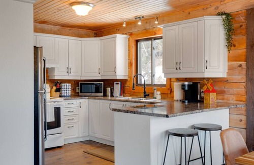 Amherst Cabin | Woodsy Chalet Near Tremblant
