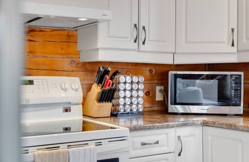 Amherst Cabin | Woodsy Chalet Near Tremblant