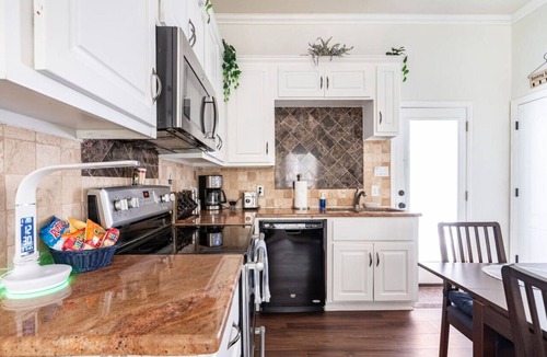 Manchaca House | Woodsy Retreat Private 2BD/1BA Covered Parking