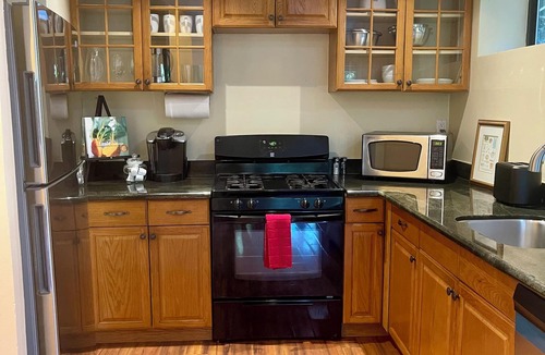 Woodside House | Woodsy Woodside Oasis