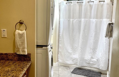 Woodside House | Woodsy Woodside Oasis