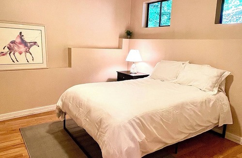 Woodside House | Woodsy Woodside Oasis