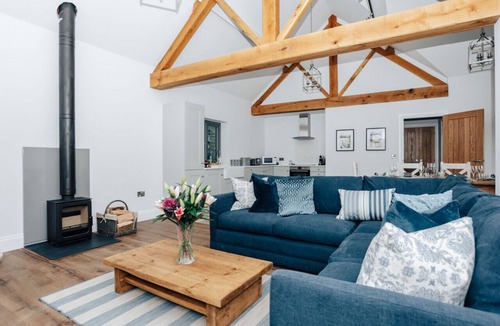 Henley House | Woodvale - Sleeps 20