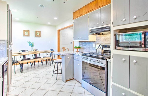 Woodward House | Woodward Home Near Crystal Beach Water Park!