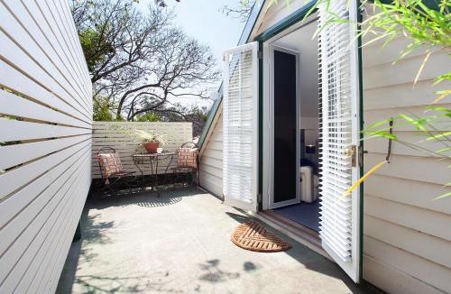 Woolwich Apartment | Woolwich Studio Bliss, Private Oasis by the Water