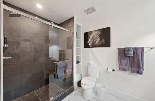 Gaslamp Quarter Apartment | Woolworth Loft -Downtown Apt Sleeps 8 Near Gaslamp