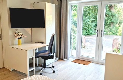 Bournemouth Apartment | Wordsworth - Peaceful Place