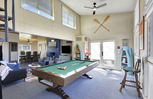 Lavon Cabin | Work Crew/Insurance-Ready Home Near Lavon & Wylie - ON THE WATER!