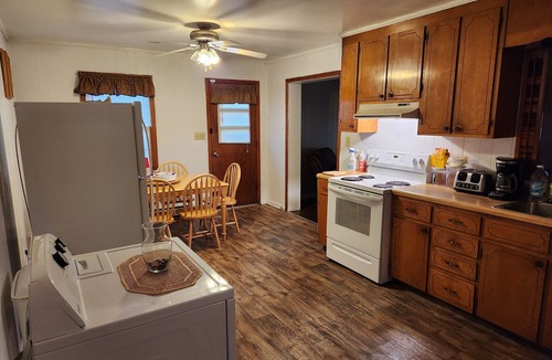 Franklin House | Work Crew or Family-Friendly Lodging - 3 Bedrooms