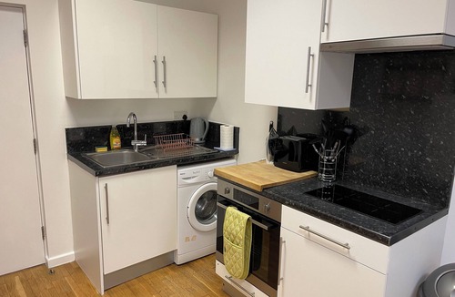 Dalston Apartment | Work-Friendly Dalston Apartment
