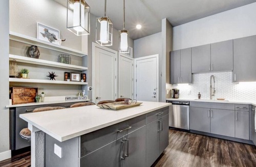 Downtown San Antonio Apartment | Work from “Home” or by the Pool | Fast Fiber WiFi