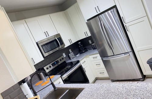 South Main Apartment | Work Hard Play Hard! Near Med Center, NRG Stadium, Midtown, Downtown, and more