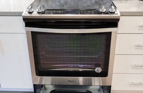 Walnut Creek Apartment | Work Here Secure Elevator Luxe Kitchen & Bath King Bed W/D Gig WiFi