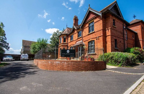 Yeovil Apartment | Work or Relax; Studio w/Free Parking & Gym Access