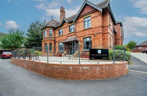 Yeovil Apartment | Work or Relax; Studio w/Free Parking & Gym Access