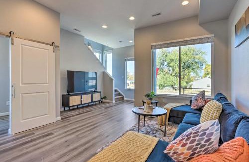 Dupont House | Work, Play and Explore! Townhome 6 Mi to Dtwn Denver