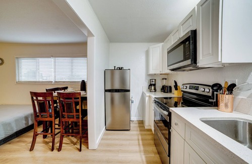 Rialto House | Work & Play! Studio 7 Mi to Dtwn San Bernardino