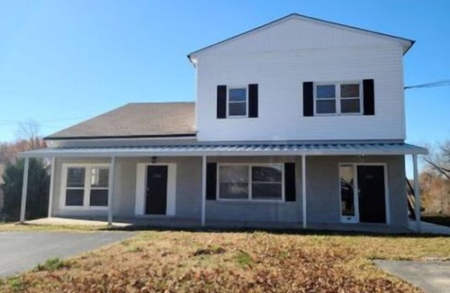 Riverside Apartment | Work-Ready 2BR Near Downtown KC | Free Parking