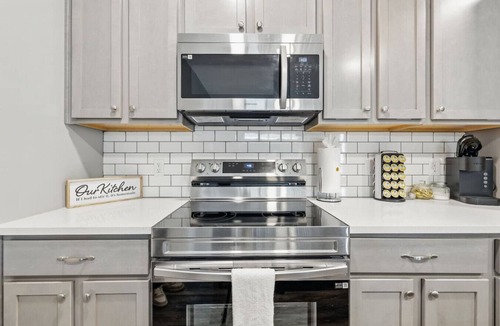 Whitestown Apartment | Work + Relax | Luxury Escape