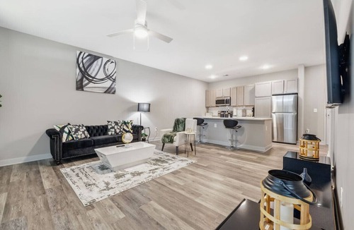 Whitestown Apartment | Work + Relax | Luxury Escape