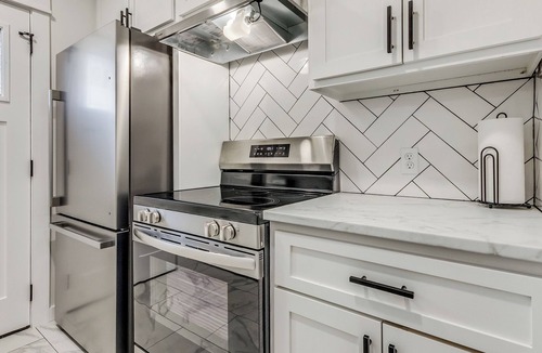 Bartlesville Apartment | Work, Rest & Recharge – Downtown Home w/Washer & Dryer