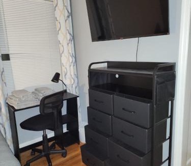 East Newark House | Work & Study - NYC - EWR - Walk to Train