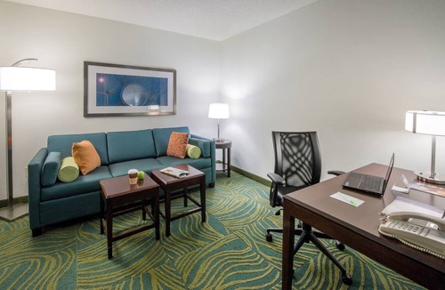 Greensboro Hotel | Work & Unwind in This Modern King Suite w/Relaxing Ambiance + Breakfast