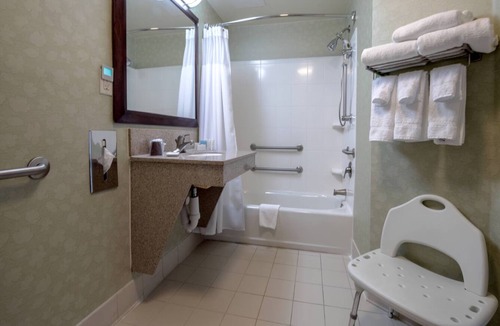 Greensboro Hotel | Work & Unwind in This Modern King Suite w/Relaxing Ambiance + Breakfast