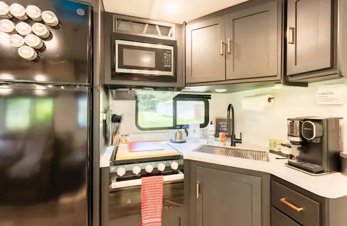 Eden House | Workcation-Ready RV Retreat w/ Private Office Near Savannah
