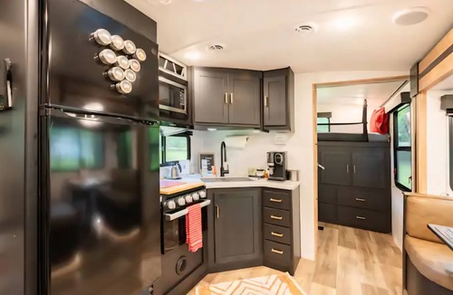 Eden House | Workcation-Ready RV Retreat w/ Private Office Near Savannah