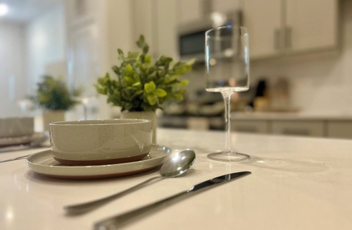 Sherman Apartment | Worker Friendly 1bedroon in an A+ location in Sherman with gym,washer/dryer,pool