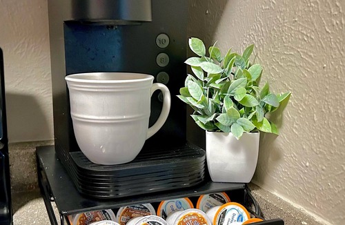 Sherman Apartment | Worker friendly, cozy, great location, quiet, full kitchen, WiFi,