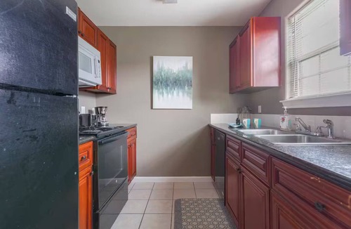McNair Condo | Worker's Haven Baytown Near Plants Quiet