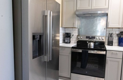 Southside House | ~Worker Wonderland Sleeps 14 Heated Pool~