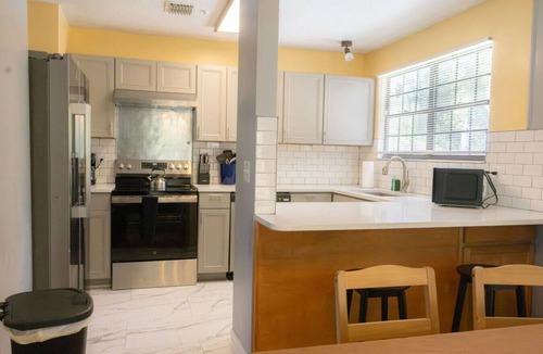 Southside House | ~Worker Wonderland Sleeps 14 Heated Pool~
