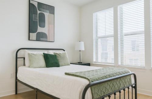 Sherman Apartment | WorkerFriendly Gym Pool WasherDryer A plus Location