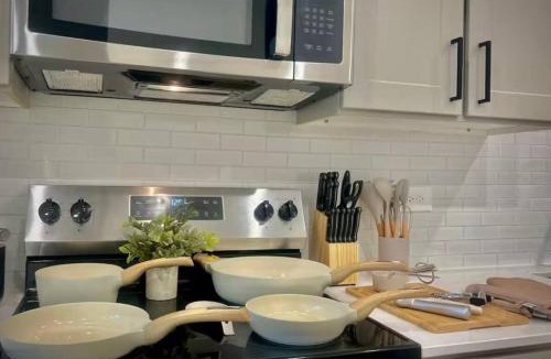 Sherman Apartment | WorkerFriendly Gym Pool WasherDryer A plus Location