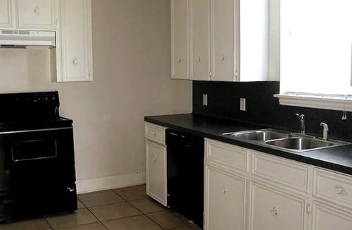 La Marque Apartment | Workers & Families Welcome! Close to NASA.