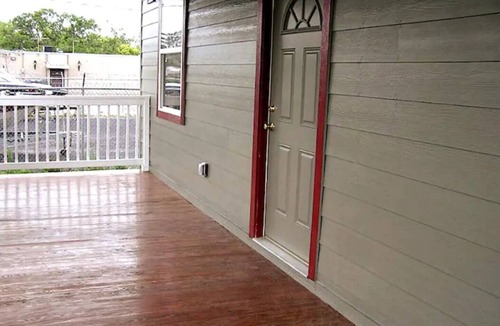 La Marque Apartment | Workers & Families Welcome! Close to NASA.