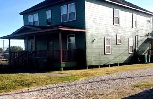 La Marque Apartment | Workers & Families Welcome! Close to NASA