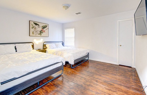 Beaumont House | Workers Haven - Pet Friendly- Patio- Fiber Wi-fi