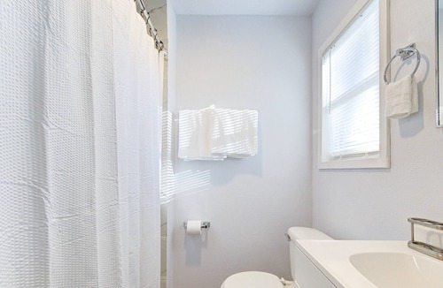 Beaumont House | Workers Haven - Pet Friendly- Patio- Fiber Wi-fi