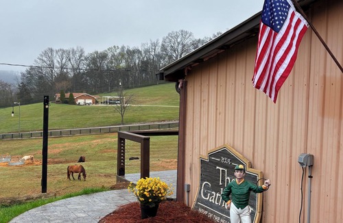 Goodlettsville Apartment | Working Horse Ranch Retreat – 2 Bedrooms, Fire Pit, 20 Min to Downtown Nashville