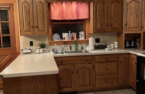 Grantville House | Working Horse Ranch With Indoor Pool!