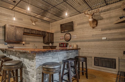 Hughes County Cabin | Working Ranch on 320 acres. Deer, Trails, Buffalo, Ponds, Rams, Views, Can-Ams!!