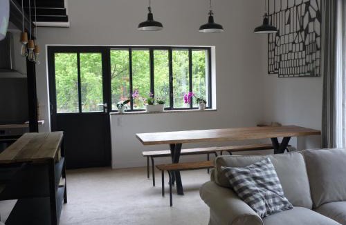 Semur-en-Auxois Apartment | Workshop n°2 for 6 people with shared pool